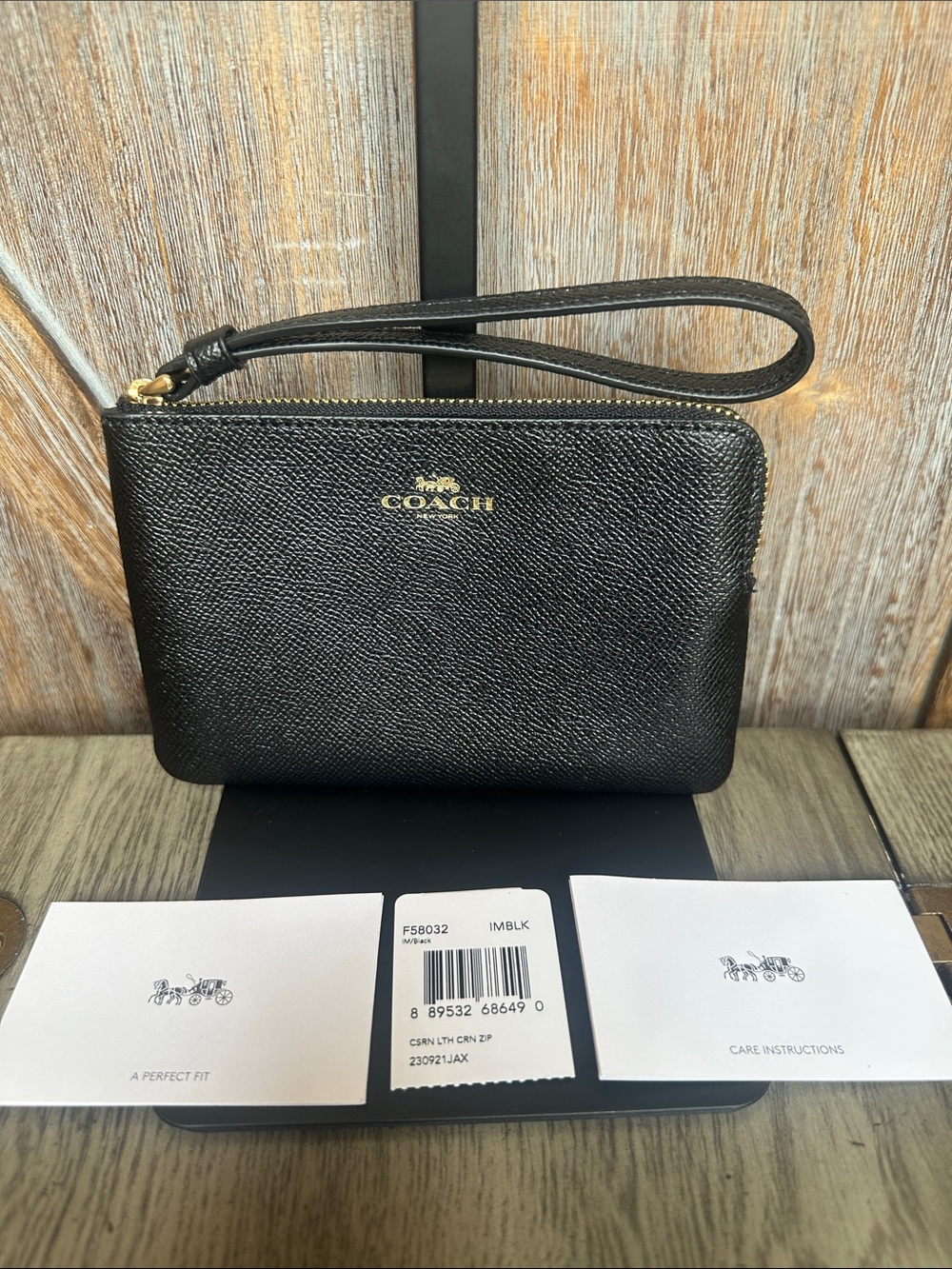 Coach F58032 Black Crossgrain Leather Corner Zip Wristlet Wallet NWT